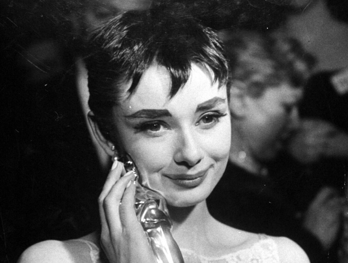 Audrey Hepburn’s Oscar-Winning Fashion: ‘Roman Holiday’ and ‘Sabrina ...